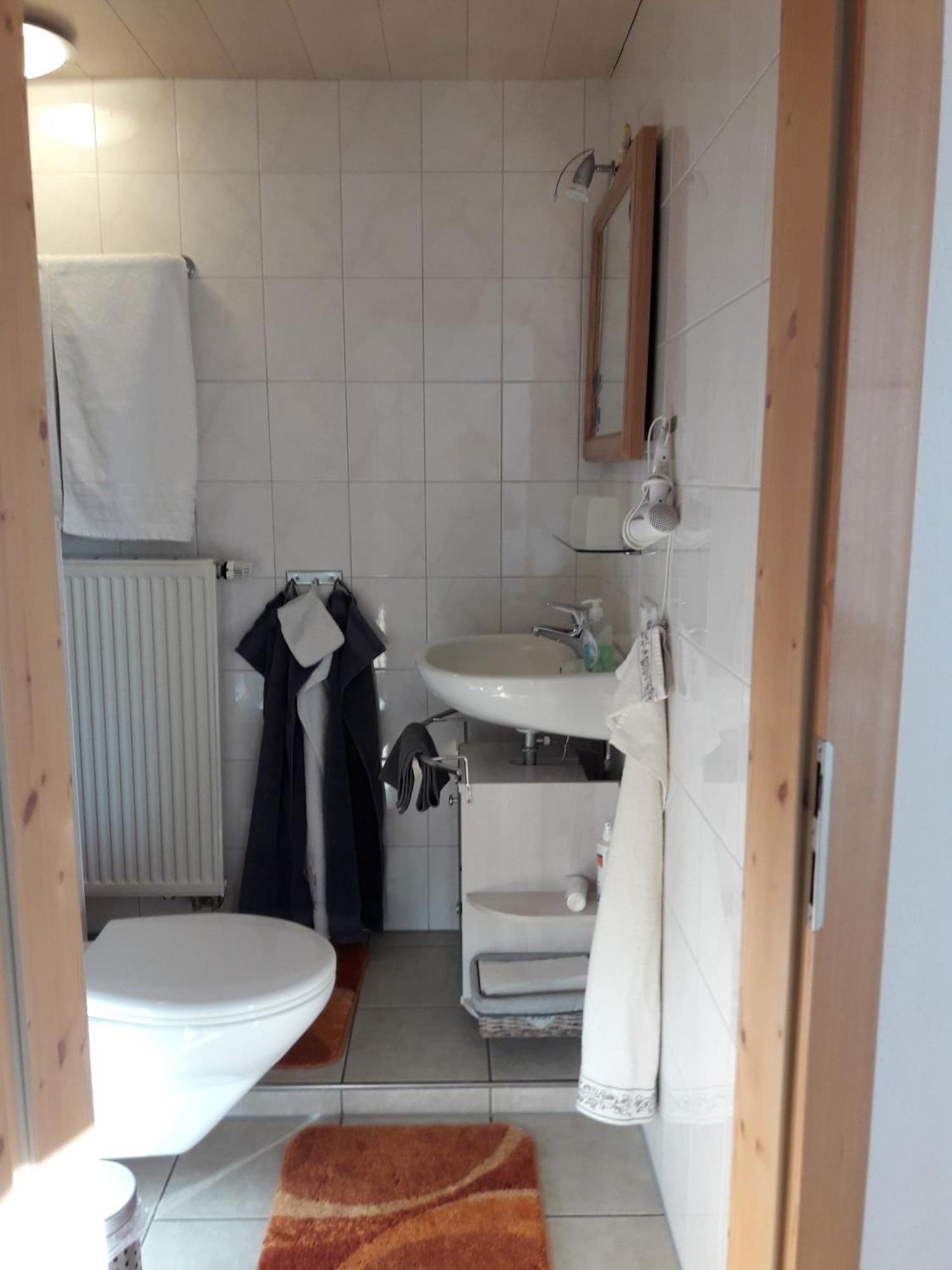 Gaestehaus Reisacher - Mehrbettzimmer بايتنغ المظهر الخارجي الصورة